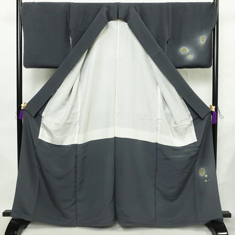 付け下げ 樽本伊勢蔵 京友禅伝統工芸士 落款入り 縮緬 正絹 茶道具 その他の柄 袷仕立て 身丈163.5cm 裄丈70.5cm リサイクル着物 着物 金彩 入学式 卒業式 七五三 お宮参り フォーマル シンプル 青・紺_画像3