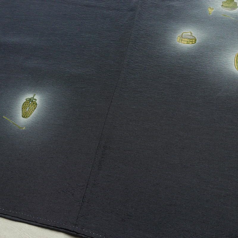 付け下げ 樽本伊勢蔵 京友禅伝統工芸士 落款入り 縮緬 正絹 茶道具 その他の柄 袷仕立て 身丈163.5cm 裄丈70.5cm リサイクル着物 着物 金彩 入学式 卒業式 七五三 お宮参り フォーマル シンプル 青・紺_画像11