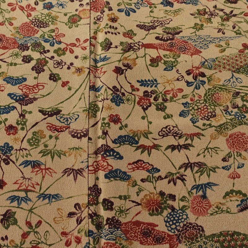 小紋 縮緬 正絹 古典柄 袷仕立て 身丈159cm 裄丈63cm リサイクル着物 一部しつけ糸付き 着物 松 菊 ベージュ_画像6
