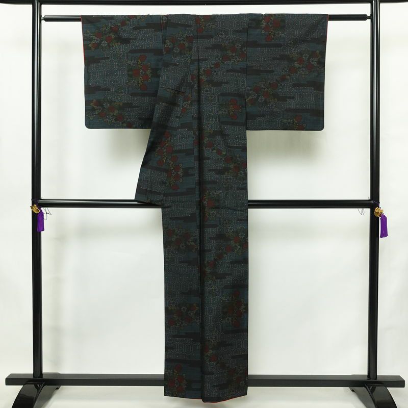 大島紬 証紙なし 正絹 花柄 袷仕立て 身丈155cm 裄丈63cm リサイクル着物 着物 青・紺_画像2