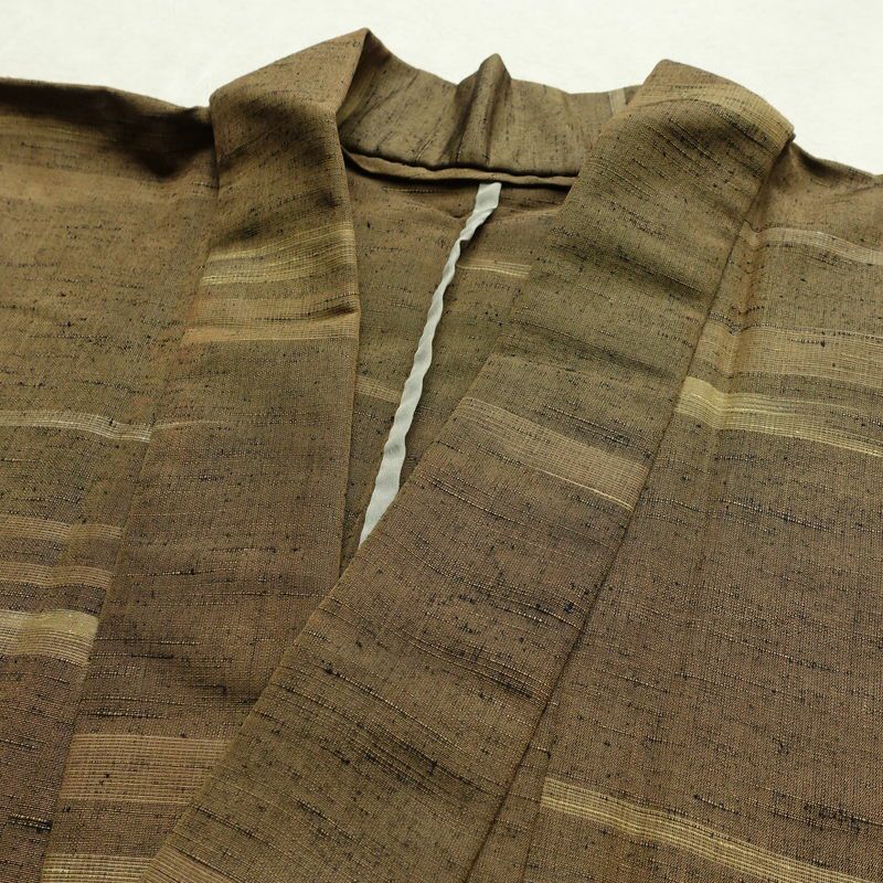 単衣 紬 バチ衿仕立て 正絹 縞柄・線柄 単衣仕立て 身丈149cm 裄丈62cm リサイクル着物 着物 モダン 紬着物 黄・黄土色_画像17