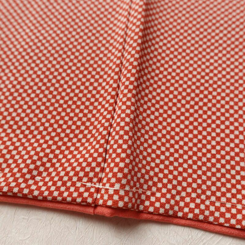 小紋 良品 しつけ糸付き バチ衿仕立て 正絹 チェック・格子柄 袷仕立て 身丈161.5cm 裄丈64.5cm リサイクル着物 着物 カジュアル 赤・朱_画像10