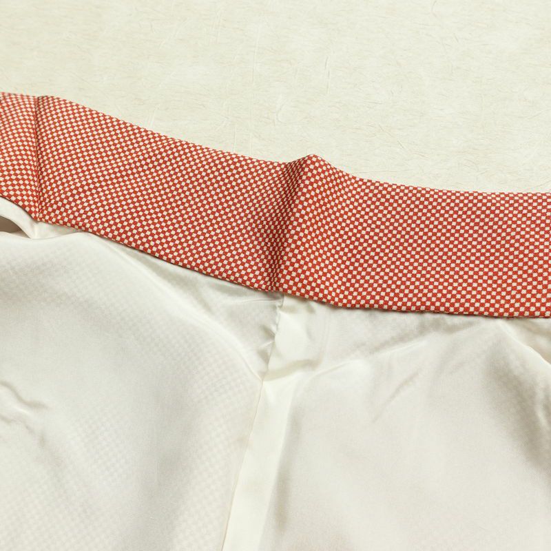小紋 良品 しつけ糸付き バチ衿仕立て 正絹 チェック・格子柄 袷仕立て 身丈161.5cm 裄丈64.5cm リサイクル着物 着物 カジュアル 赤・朱_画像17