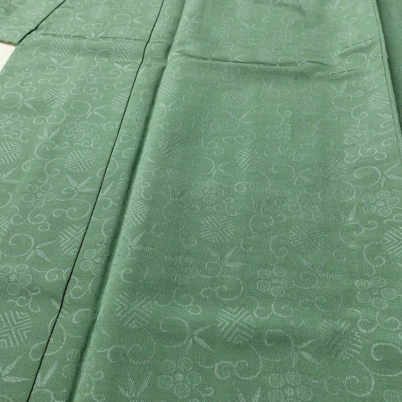 単衣 色無地 しつけ糸付き 一つ紋付き 正絹 古典柄 単衣仕立て 身丈158cm 裄丈63cm リサイクル着物 着物 緑・うぐいす色_画像5