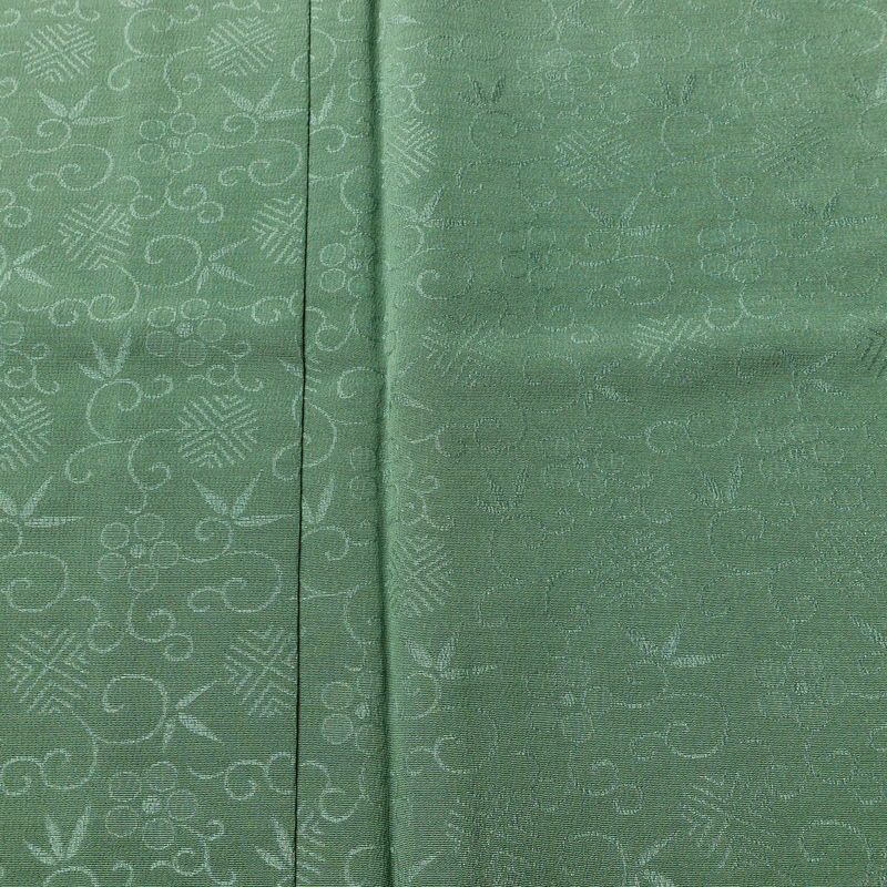 単衣 色無地 しつけ糸付き 一つ紋付き 正絹 古典柄 単衣仕立て 身丈158cm 裄丈63cm リサイクル着物 着物 緑・うぐいす色_画像6