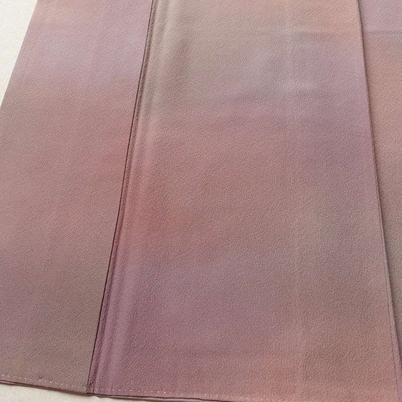 小紋 斉藤三才 落款入り 縮緬 一つ紋付き 正絹 その他の柄 袷仕立て 身丈155cm 裄丈64cm リサイクル着物 着物 紫・藤色_画像4