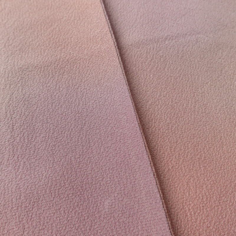 小紋 斉藤三才 落款入り 縮緬 一つ紋付き 正絹 その他の柄 袷仕立て 身丈155cm 裄丈64cm リサイクル着物 着物 紫・藤色_画像9