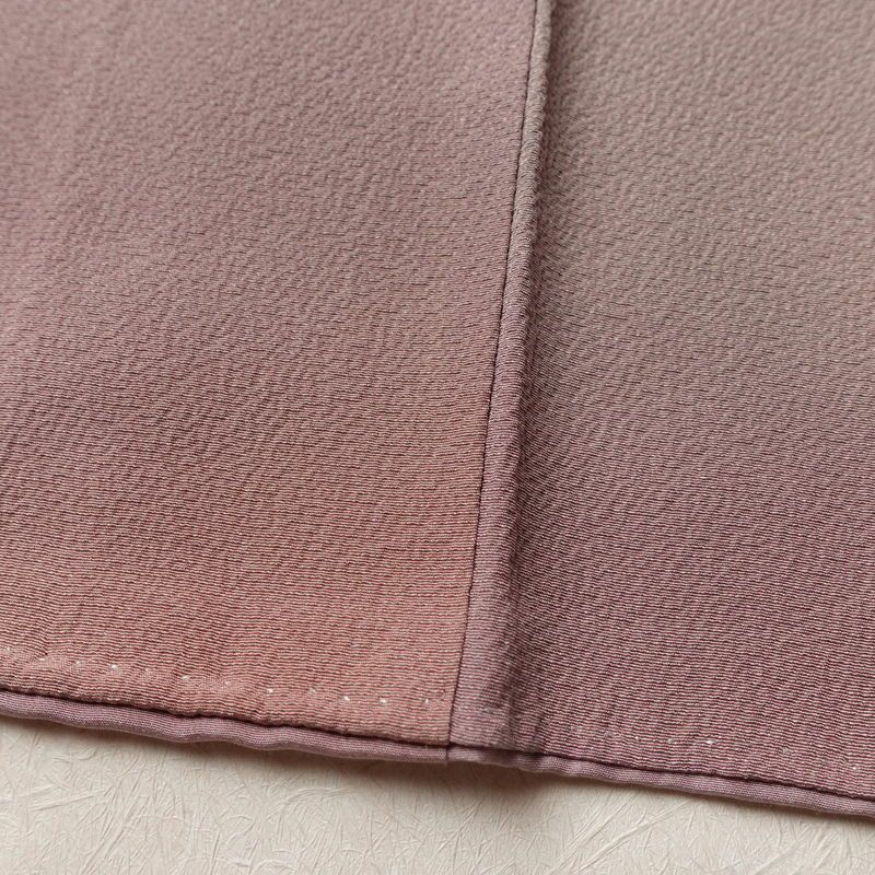 小紋 斉藤三才 落款入り 縮緬 一つ紋付き 正絹 その他の柄 袷仕立て 身丈155cm 裄丈64cm リサイクル着物 着物 紫・藤色_画像10