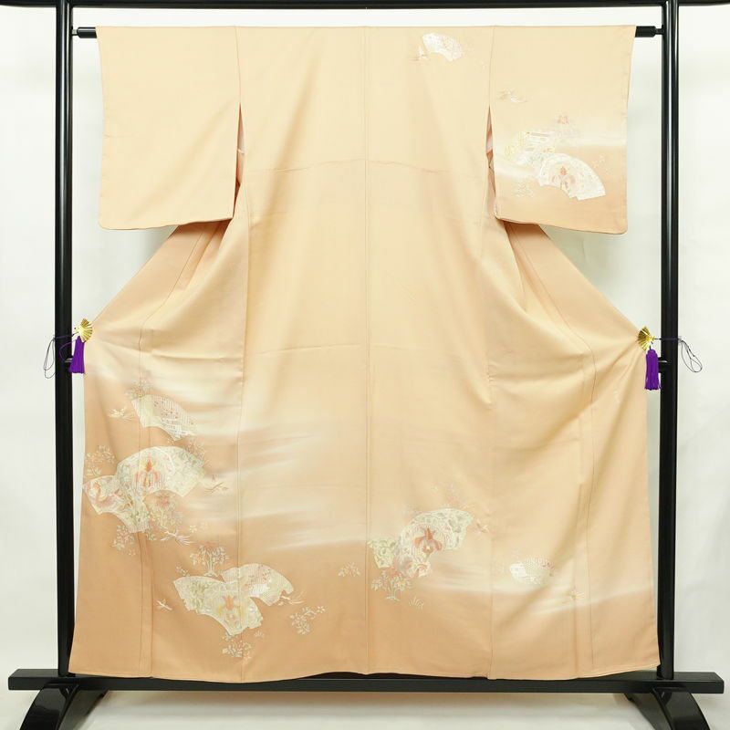 付け下げ 良品 スワトウ刺繍 蘇州刺繍 正絹 古典柄 袷仕立て 身丈156cm 裄丈62cm リサイクル着物 一部しつけ糸付き 着物 刺繍 入学式 卒業式 七五三 パーティー お宮参り フォーマル 上品 ベージュ_画像1