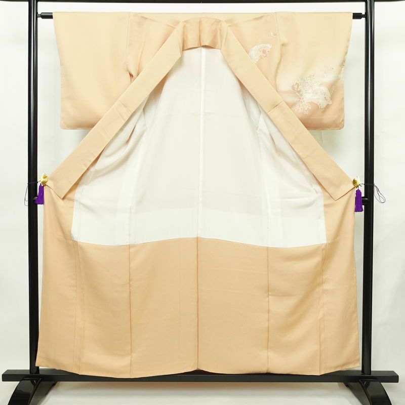 付け下げ 良品 スワトウ刺繍 蘇州刺繍 正絹 古典柄 袷仕立て 身丈156cm 裄丈62cm リサイクル着物 一部しつけ糸付き 着物 刺繍 入学式 卒業式 七五三 パーティー お宮参り フォーマル 上品 ベージュ_画像3