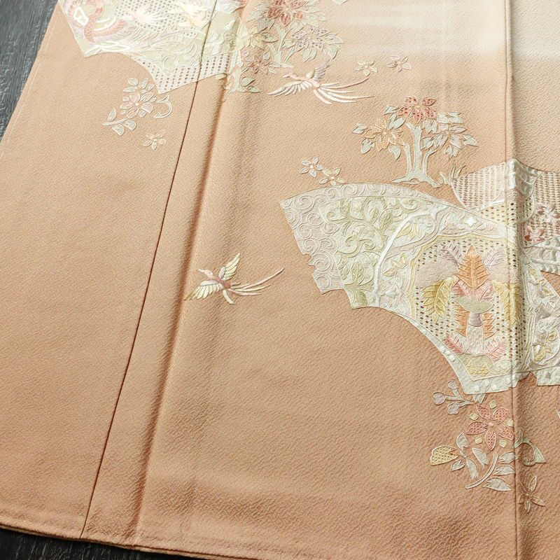 付け下げ 良品 スワトウ刺繍 蘇州刺繍 正絹 古典柄 袷仕立て 身丈156cm 裄丈62cm リサイクル着物 一部しつけ糸付き 着物 刺繍 入学式 卒業式 七五三 パーティー お宮参り フォーマル 上品 ベージュ_画像4