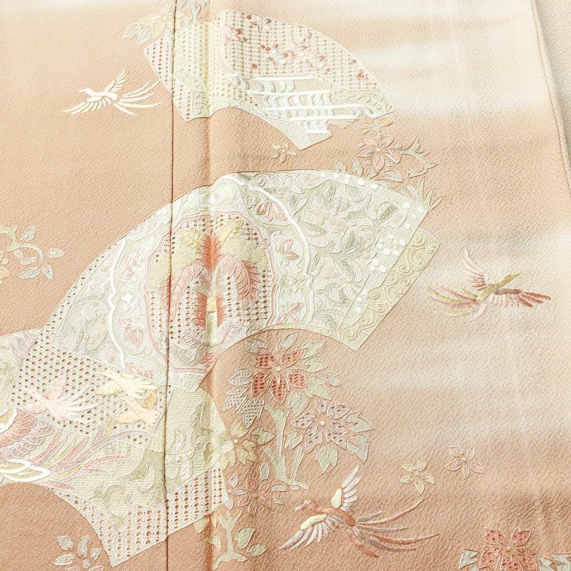 付け下げ 良品 スワトウ刺繍 蘇州刺繍 正絹 古典柄 袷仕立て 身丈156cm 裄丈62cm リサイクル着物 一部しつけ糸付き 着物 刺繍 入学式 卒業式 七五三 パーティー お宮参り フォーマル 上品 ベージュ_画像6