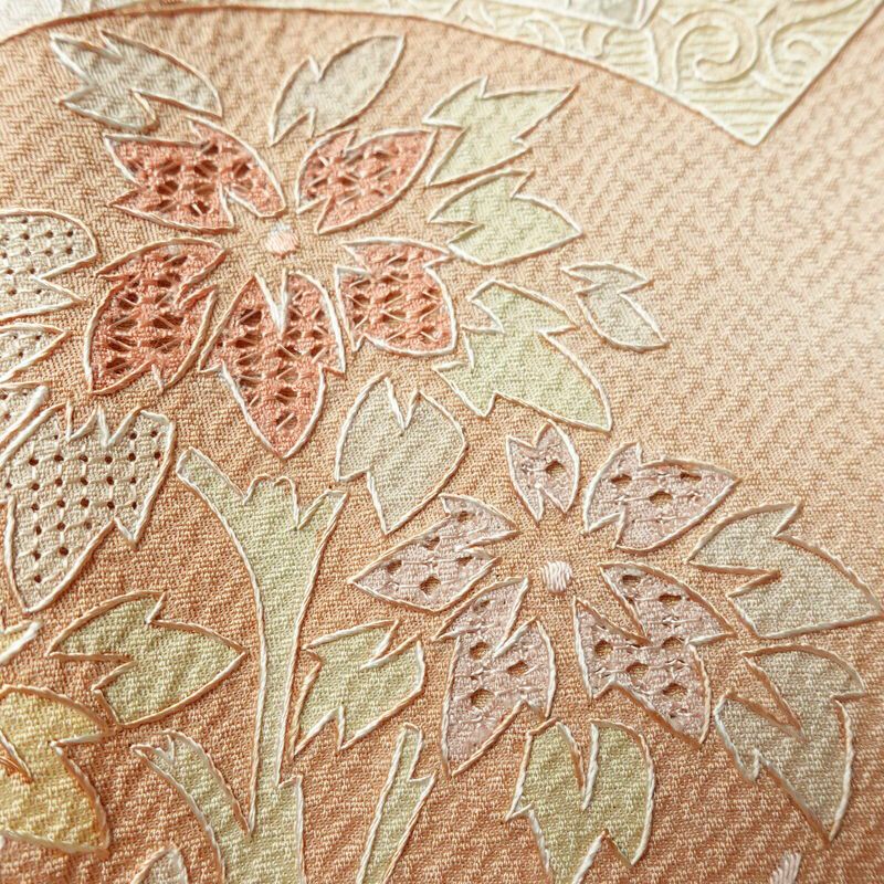 付け下げ 良品 スワトウ刺繍 蘇州刺繍 正絹 古典柄 袷仕立て 身丈156cm 裄丈62cm リサイクル着物 一部しつけ糸付き 着物 刺繍 入学式 卒業式 七五三 パーティー お宮参り フォーマル 上品 ベージュ_画像8