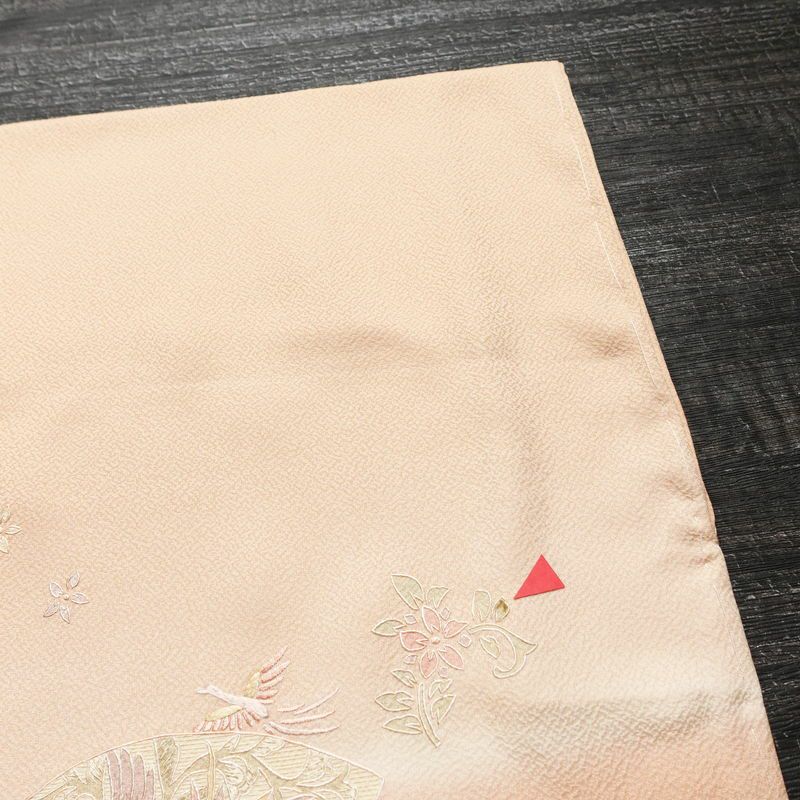 付け下げ 良品 スワトウ刺繍 蘇州刺繍 正絹 古典柄 袷仕立て 身丈156cm 裄丈62cm リサイクル着物 一部しつけ糸付き 着物 刺繍 入学式 卒業式 七五三 パーティー お宮参り フォーマル 上品 ベージュ_画像21