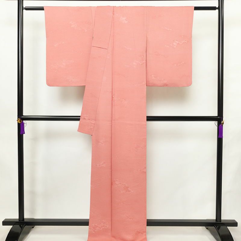 色無地 良品 一つ紋付き 正絹 古典柄 袷仕立て 身丈167cm 裄丈64.5cm リサイクル着物 着物 お茶会 フォーマル ピンク_画像2
