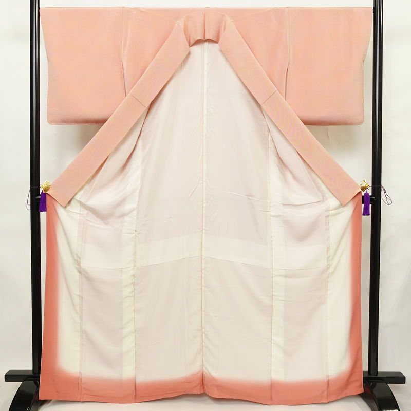 小紋 良品 しつけ糸付き 縮緬 一つ紋付き 正絹 その他の柄 袷仕立て 身丈165cm 裄丈67.5cm リサイクル着物 着物 ぼかし 入学式 七五三 お宮参り フォーマル シンプル ピンク_画像3