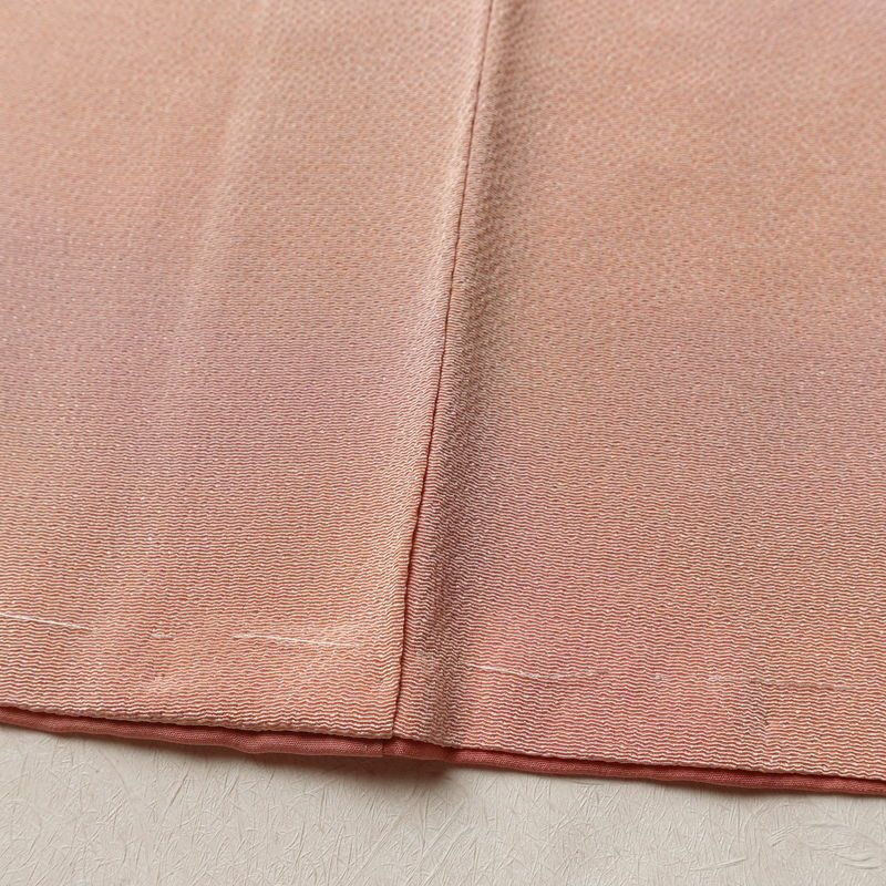 小紋 良品 しつけ糸付き 縮緬 一つ紋付き 正絹 その他の柄 袷仕立て 身丈165cm 裄丈67.5cm リサイクル着物 着物 ぼかし 入学式 七五三 お宮参り フォーマル シンプル ピンク_画像11