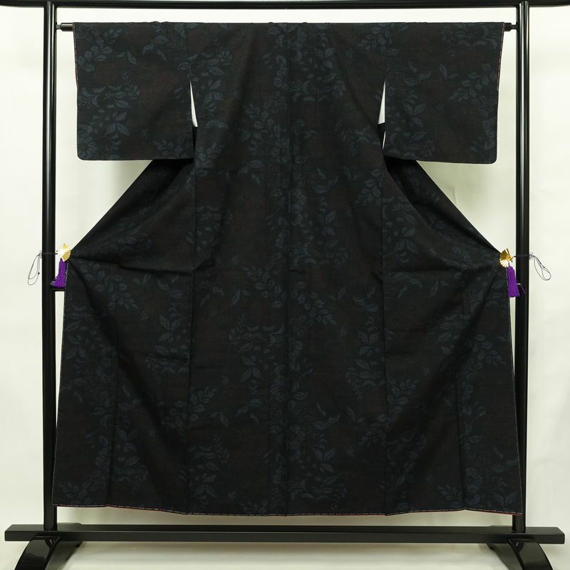 紬 しつけ糸付き 正絹 木の葉・植物柄 袷仕立て 身丈154cm 裄丈63cm リサイクル着物 着物 青・紺_画像1