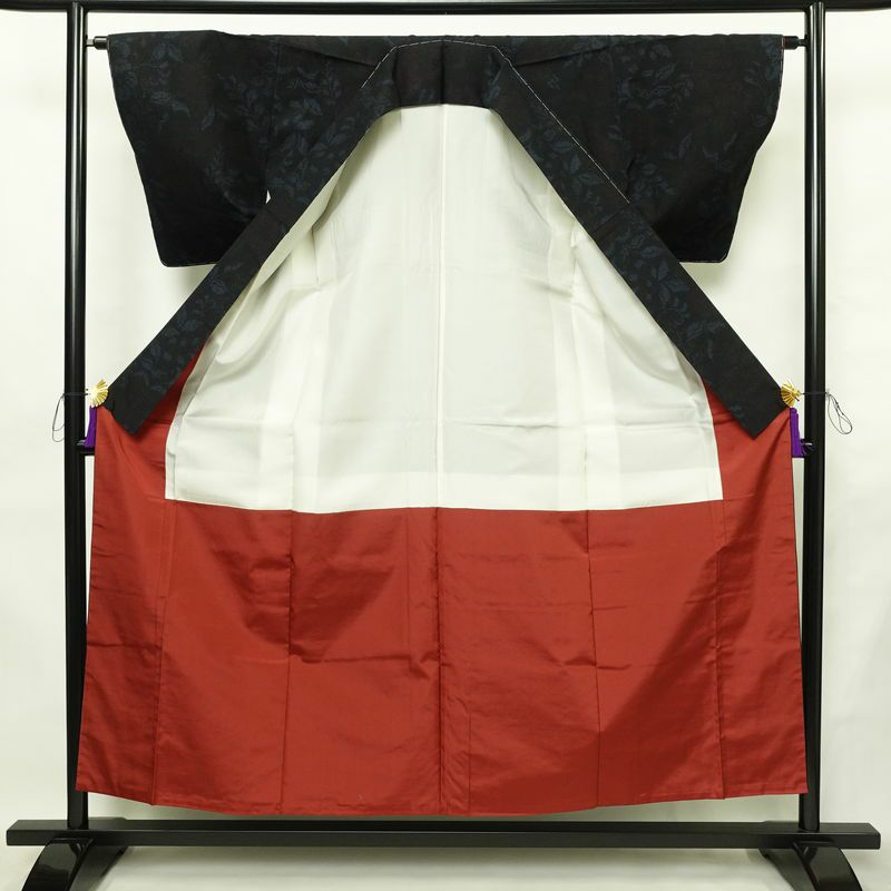 紬 しつけ糸付き 正絹 木の葉・植物柄 袷仕立て 身丈154cm 裄丈63cm リサイクル着物 着物 青・紺_画像3