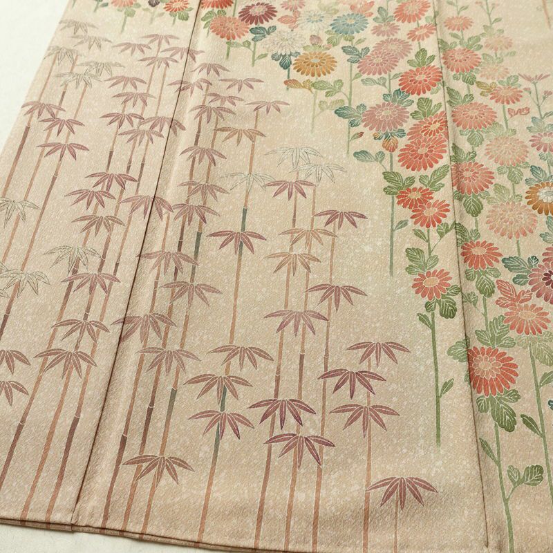 訪問着 良品 落款入り 縮緬 正絹 花柄 袷仕立て 身丈159.5cm 裄丈63cm リサイクル着物 着物 共八掛 金彩 パーティー フォーマル ベージュ_画像4