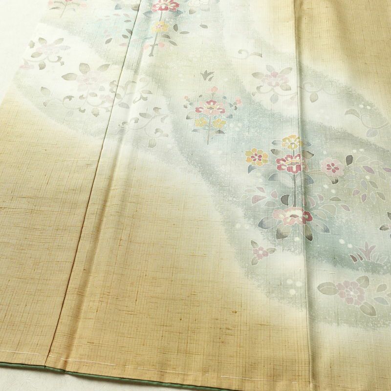 付け下げ 落款入り しつけ糸付き 一つ紋付き 正絹 花柄 袷仕立て 身丈162cm 裄丈63cm リサイクル着物 着物 洒落 紬地 ベージュ_画像4