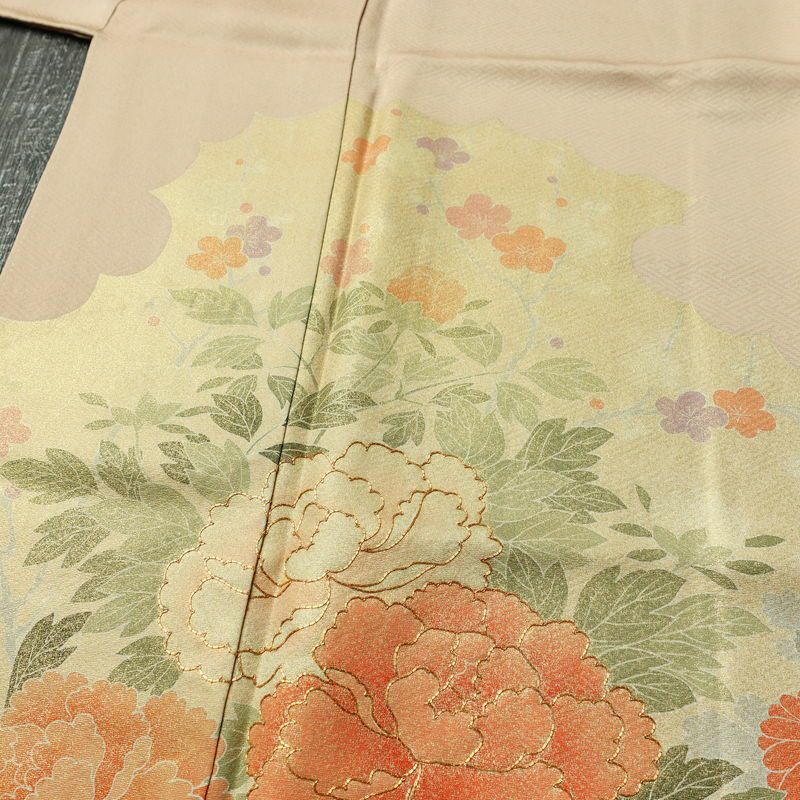 訪問着 良品 金駒刺繍 しつけ糸付き 一つ紋付き 正絹 花柄 袷仕立て 身丈165cm 裄丈66.5cm リサイクル着物 着物 箔 入学式 卒業式 七五三 お宮参り フォーマル ベージュ_画像5