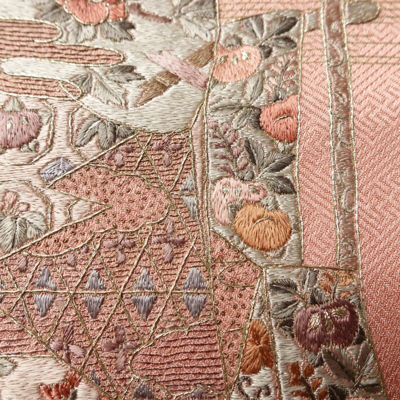 付け下げ 一つ紋付き 正絹 古典柄 袷仕立て 身丈162cm 裄丈67cm リサイクル着物 着物 刺繍 金彩 入学式 卒業式 七五三 お宮参り フォーマル ピンク_画像8