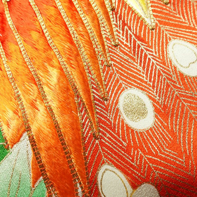 振袖 金駒刺繍 正絹 古典柄 袷仕立て 身丈160cm 裄丈66cm リサイクル着物 着物 孔雀 刺繍 箔 白_画像9