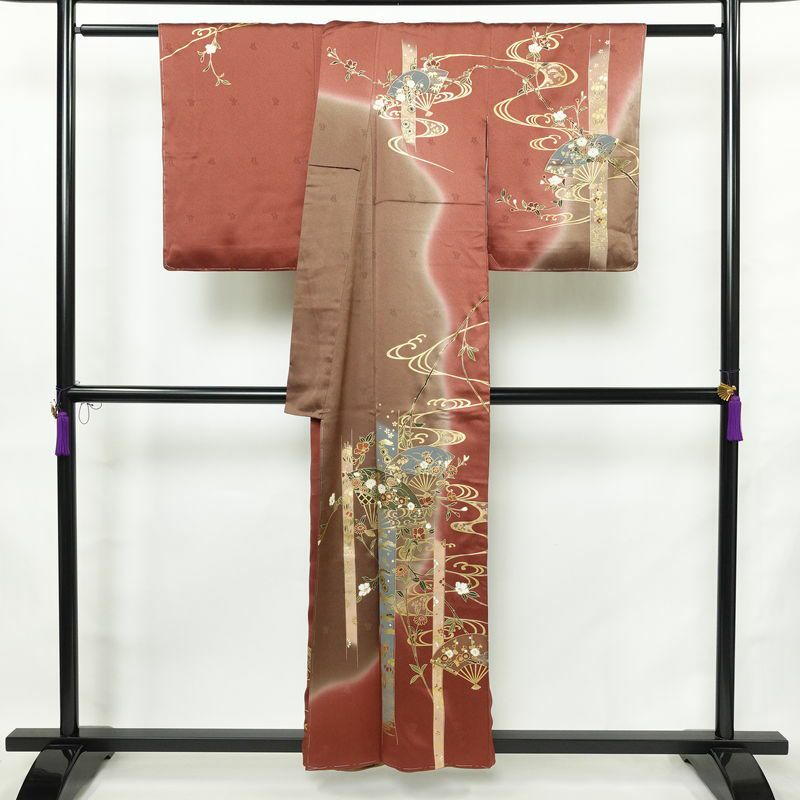 訪問着 しつけ糸付き 綸子 正絹 古典柄 袷仕立て 身丈156cm 裄丈64.5cm リサイクル着物 着物 箔 入学式 卒業式 結婚式 七五三 お宮参り フォーマル 小豆・エンジ_画像2