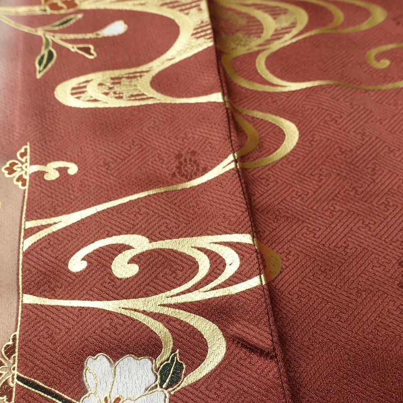 訪問着 しつけ糸付き 綸子 正絹 古典柄 袷仕立て 身丈156cm 裄丈64.5cm リサイクル着物 着物 箔 入学式 卒業式 結婚式 七五三 お宮参り フォーマル 小豆・エンジ_画像11