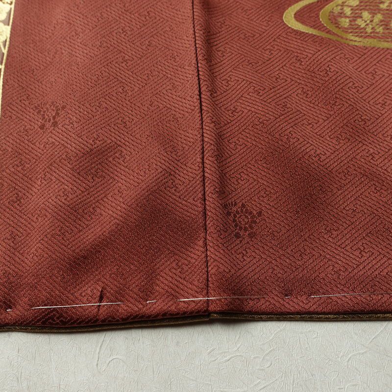 訪問着 しつけ糸付き 綸子 正絹 古典柄 袷仕立て 身丈156cm 裄丈64.5cm リサイクル着物 着物 箔 入学式 卒業式 結婚式 七五三 お宮参り フォーマル 小豆・エンジ_画像13