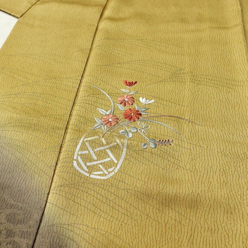 訪問着 正絹 木の葉・植物柄 袷仕立て 身丈157.5cm 裄丈63cm リサイクル着物 着物 刺繍 箔 入学式 卒業式 七五三 お宮参り フォーマル 黄・黄土色_画像5