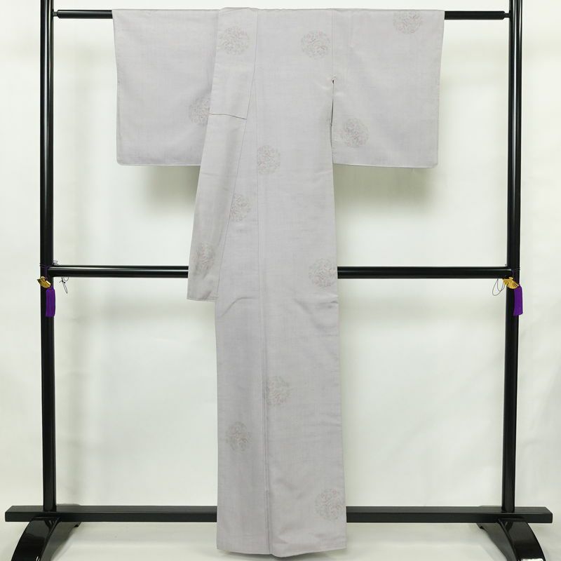 結城紬 紬 手織結城紬 証紙あり 正絹 幾何学柄・抽象柄 袷仕立て 身丈159cm 裄丈64cm リサイクル着物 着物 紫・藤色_画像2