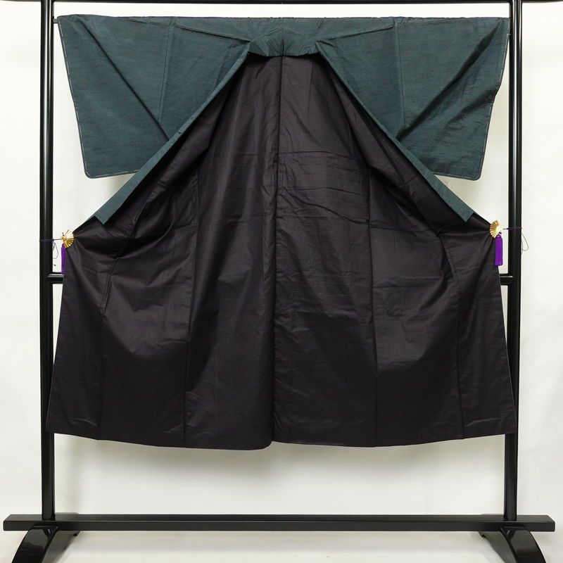 男性用 紬 着物 美品 羽織付き 2点セット しつけ糸付き アンサンブル 正絹 無地 袷仕立て 身丈136cm 裄丈67.5cm リサイクル着物 着物 青緑 緑・うぐいす色_画像2