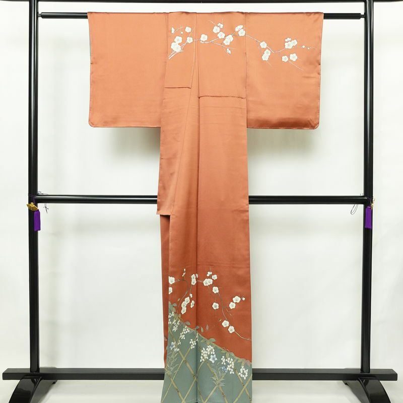 訪問着 美品 二代目清次郎 落款入り しつけ糸付き 正絹 花柄 袷仕立て 身丈161cm 裄丈62cm リサイクル着物 着物 共八掛 金彩 入学式 卒業式 七五三 お宮参り フォーマル 雀茶 茶_画像2