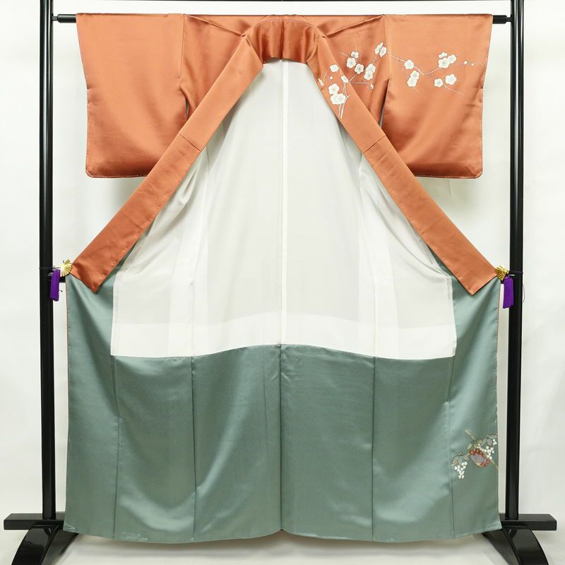 訪問着 美品 二代目清次郎 落款入り しつけ糸付き 正絹 花柄 袷仕立て 身丈161cm 裄丈62cm リサイクル着物 着物 共八掛 金彩 入学式 卒業式 七五三 お宮参り フォーマル 雀茶 茶_画像3