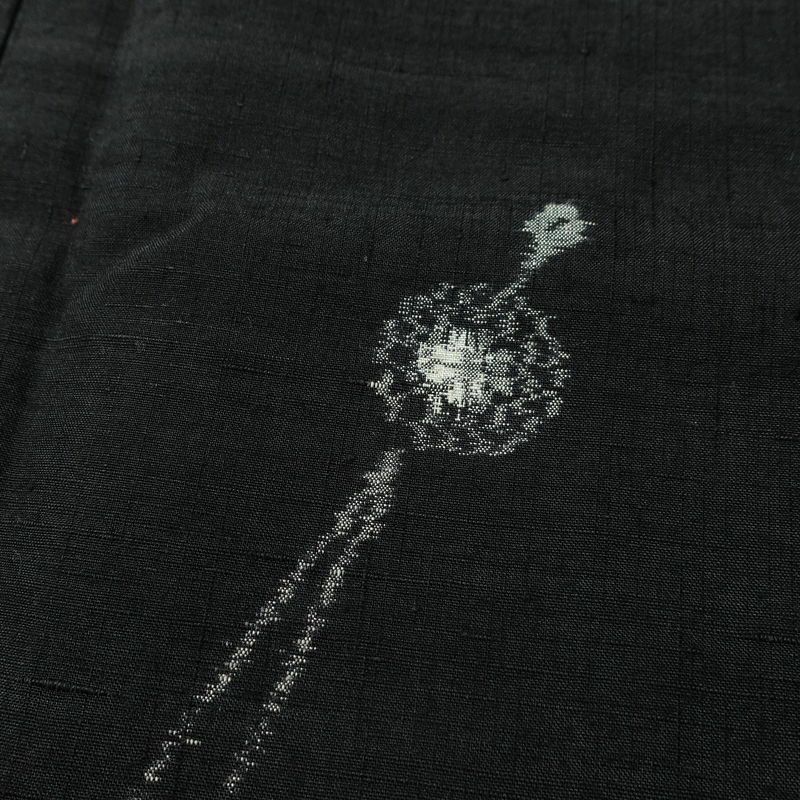 紬 しつけ糸付き 正絹 その他の柄 袷仕立て 身丈163cm 裄丈63.5cm リサイクル着物 着物 モダン 洒落 簪 かんざし 黒_画像7