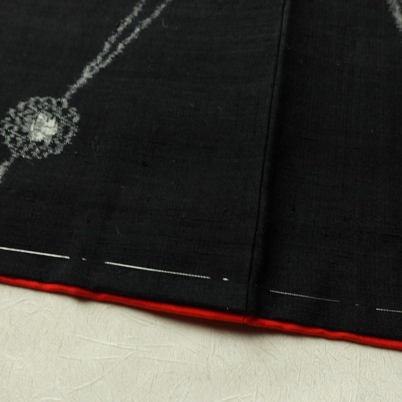 紬 しつけ糸付き 正絹 その他の柄 袷仕立て 身丈163cm 裄丈63.5cm リサイクル着物 着物 モダン 洒落 簪 かんざし 黒_画像11