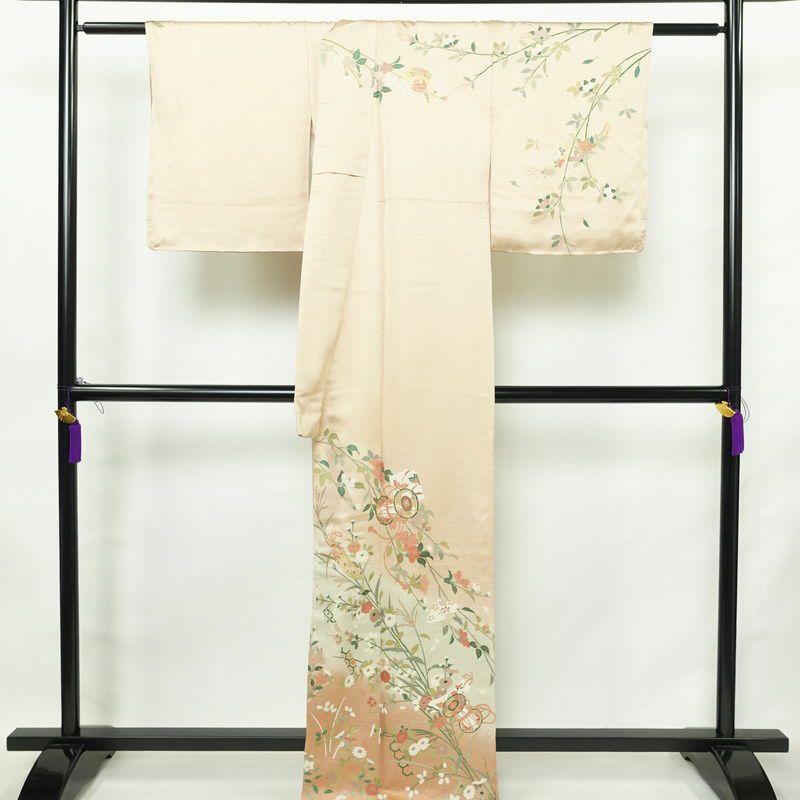 訪問着 良品 しつけ糸付き 正絹 古典柄 袷仕立て 身丈164cm 裄丈66.5cm リサイクル着物 着物 箔 入学式 卒業式 七五三 お宮参り フォーマル 菊 ピンクベージュ ベージュ_画像2