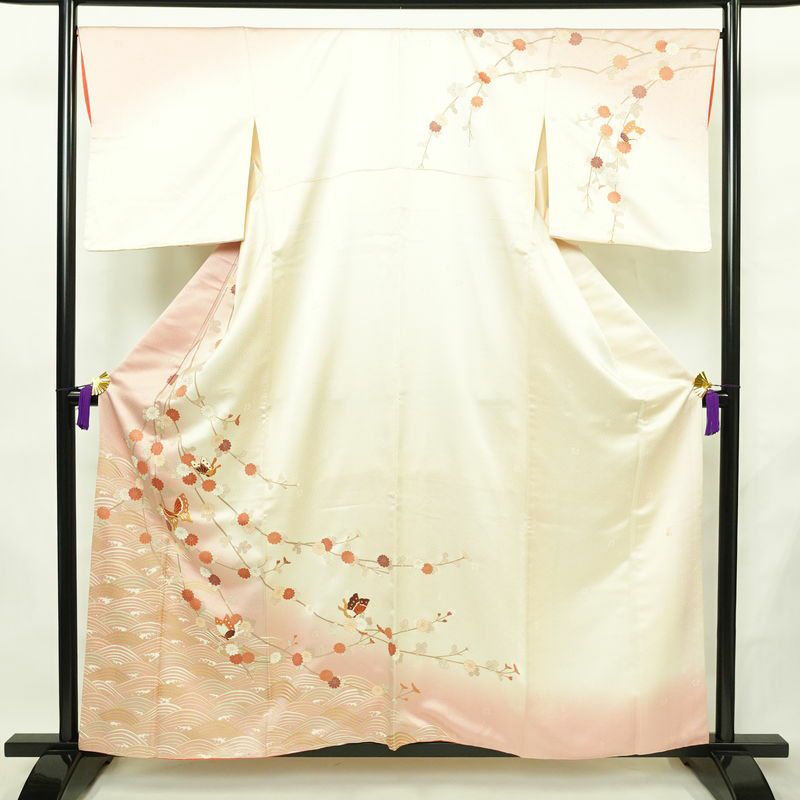 訪問着 落款入り 綸子 伊達衿付き 金駒刺繍 正絹 花柄 袷仕立て 身丈158.5cm 裄丈67cm リサイクル着物 着物 蝶 金彩 入学式 卒業式 七五三 お宮参り フォーマル ピンク_画像1