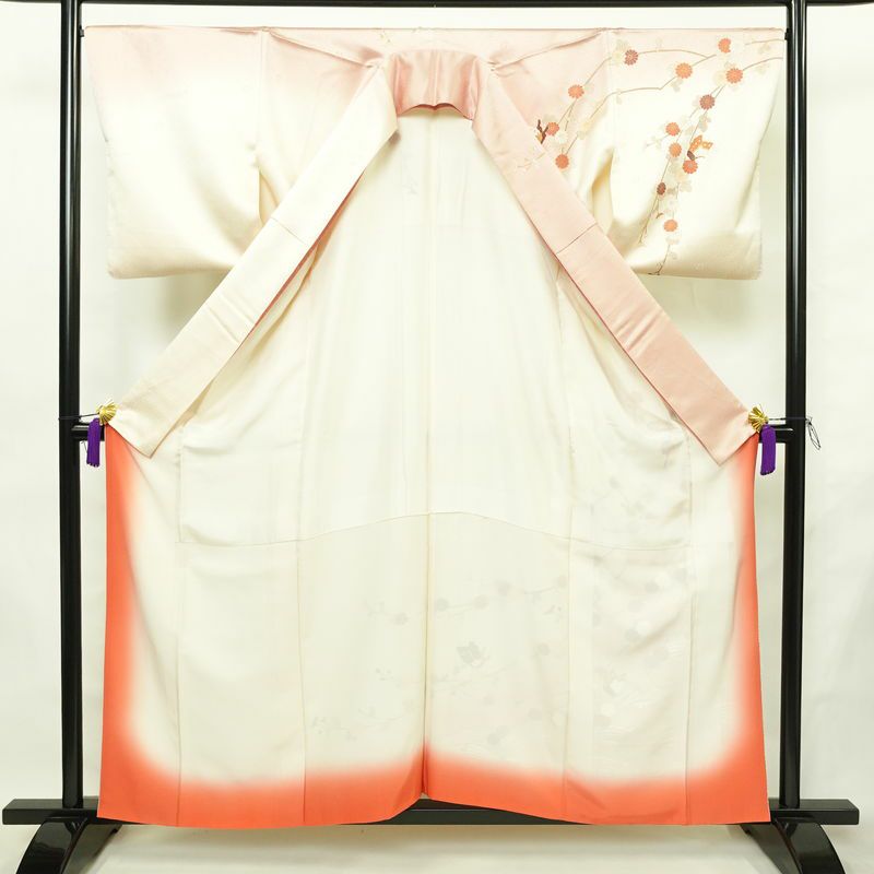 訪問着 落款入り 綸子 伊達衿付き 金駒刺繍 正絹 花柄 袷仕立て 身丈158.5cm 裄丈67cm リサイクル着物 着物 蝶 金彩 入学式 卒業式 七五三 お宮参り フォーマル ピンク_画像3