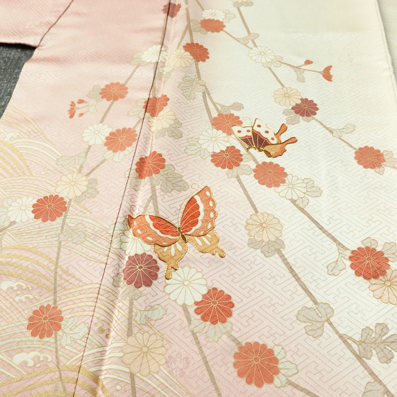 訪問着 落款入り 綸子 伊達衿付き 金駒刺繍 正絹 花柄 袷仕立て 身丈158.5cm 裄丈67cm リサイクル着物 着物 蝶 金彩 入学式 卒業式 七五三 お宮参り フォーマル ピンク_画像5