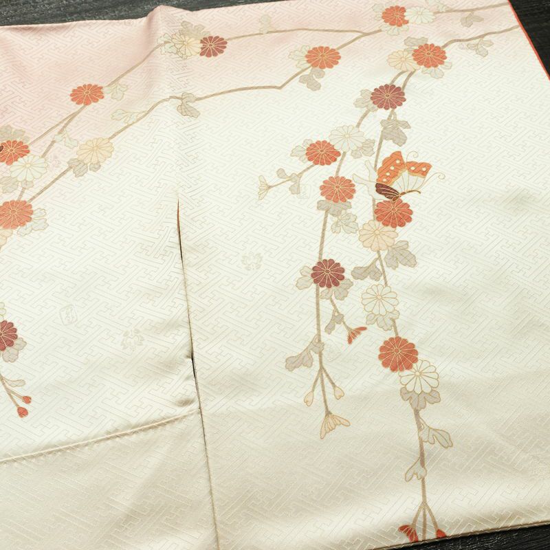 訪問着 落款入り 綸子 伊達衿付き 金駒刺繍 正絹 花柄 袷仕立て 身丈158.5cm 裄丈67cm リサイクル着物 着物 蝶 金彩 入学式 卒業式 七五三 お宮参り フォーマル ピンク_画像17