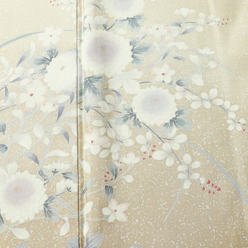 付け下げ 良品 大島紬地 美光 勉 落款入り 正絹 花柄 袷仕立て 身丈161cm 裄丈63.5cm リサイクル着物 たたき染め 着物 入学式 卒業式 七五三 お宮参り フォーマル ベージュ_画像6