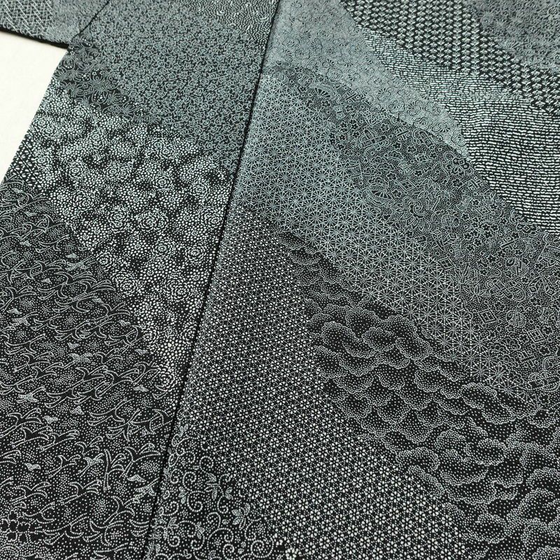 小紋 良品 小紋師 北原寿永 落款入り 縮緬 江戸小紋 総柄 正絹 古典柄 袷仕立て 身丈159.5cm 裄丈64.5cm リサイクル着物 着物 黒_画像5