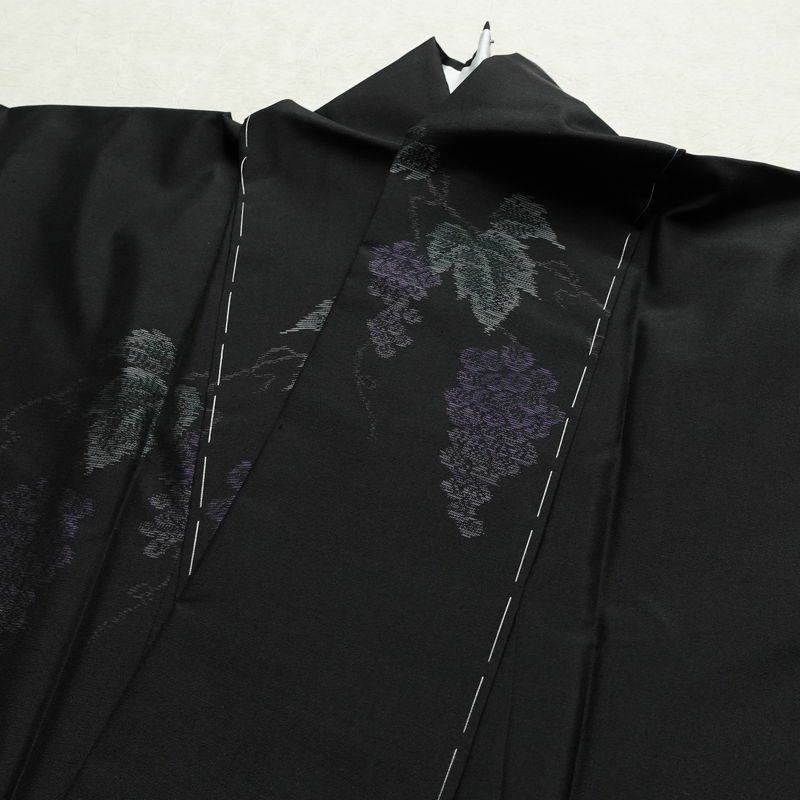 大島紬 良品 証紙あり しつけ糸付き 正絹 木の葉・植物柄 袷仕立て 身丈157cm 裄丈62.5cm リサイクル着物 着物 シンプル 葡萄 洒落 黒_画像16