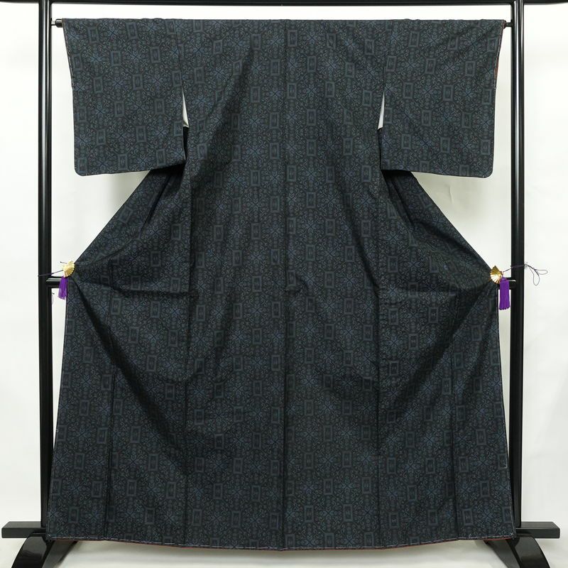 紬 しつけ糸付き 正絹 幾何学柄・抽象柄 袷仕立て 身丈163cm 裄丈64.5cm リサイクル着物 着物 モダン 黒_画像1