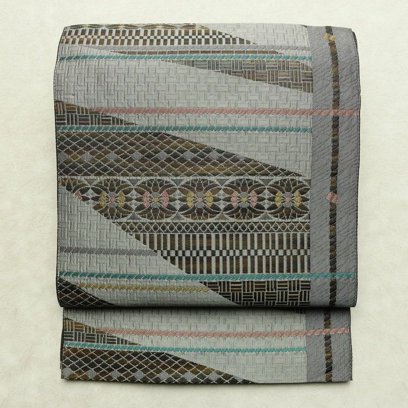 名古屋帯 六通柄 美品 正絹 幾何学柄・抽象柄 通し仕立て なごや帯 リサイクル帯 帯 未使用品 多色使い