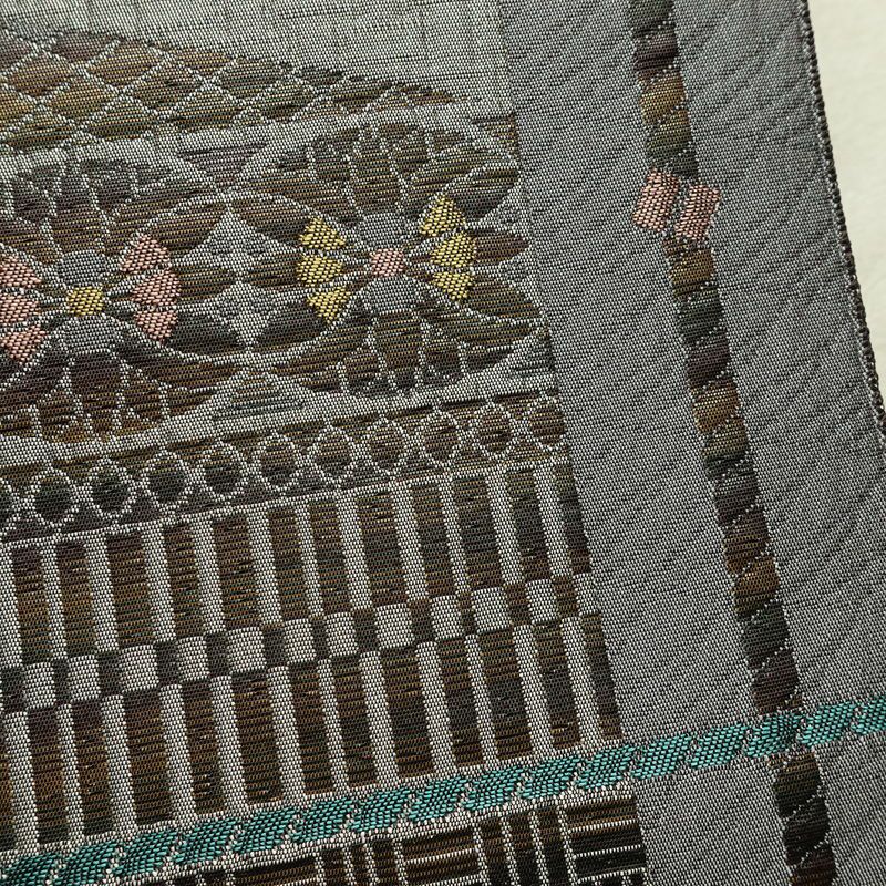 名古屋帯 六通柄 美品 正絹 幾何学柄・抽象柄 通し仕立て なごや帯 リサイクル帯 帯 未使用品 多色使い_画像3