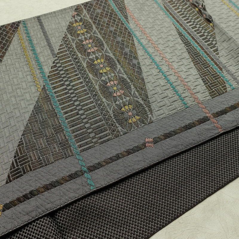 名古屋帯 六通柄 美品 正絹 幾何学柄・抽象柄 通し仕立て なごや帯 リサイクル帯 帯 未使用品 多色使い_画像12